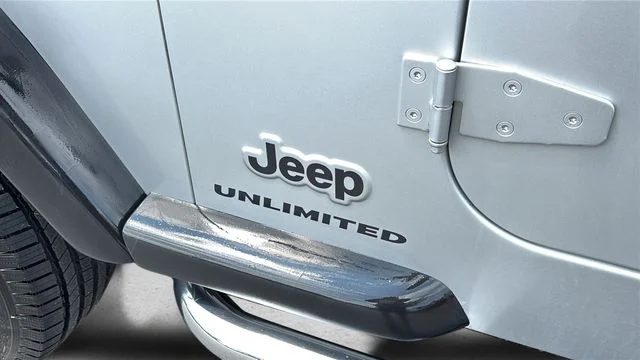 Used 2006 Silver Jeep Unlimited image 37