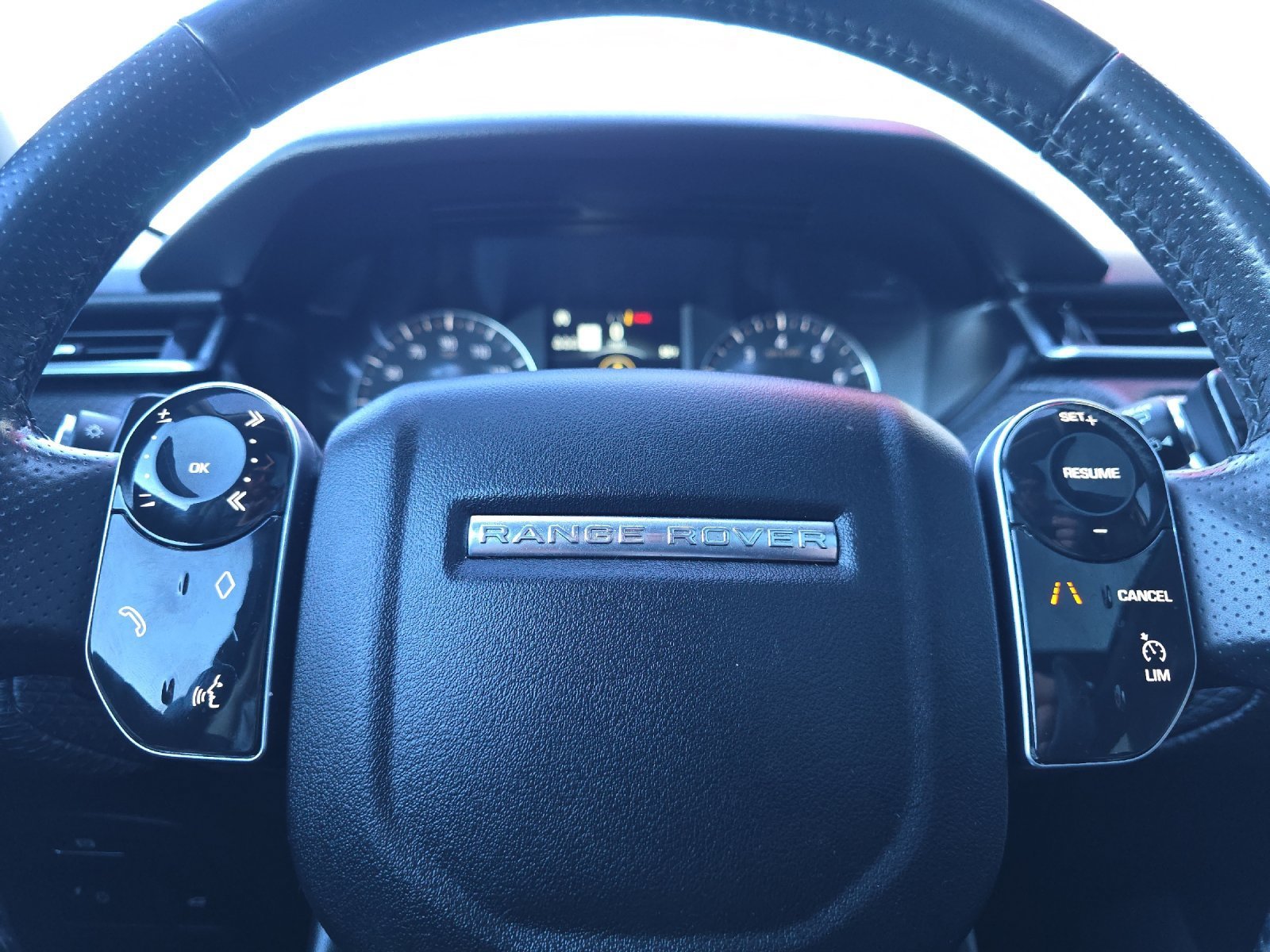 Used 2020 Black Land Rover S image 24