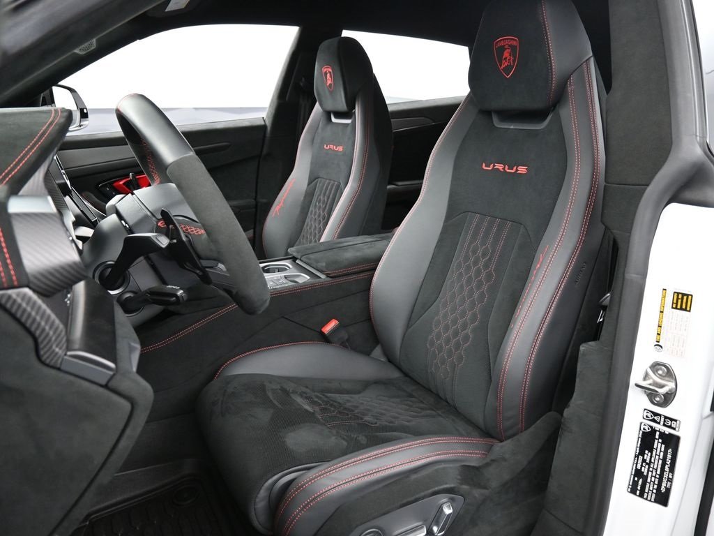 2023 Lamborghini Urus Performante photo 3