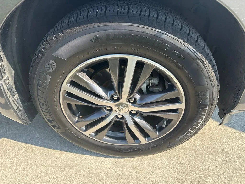 Used 2019 Gray INFINITI LUXE image 11
