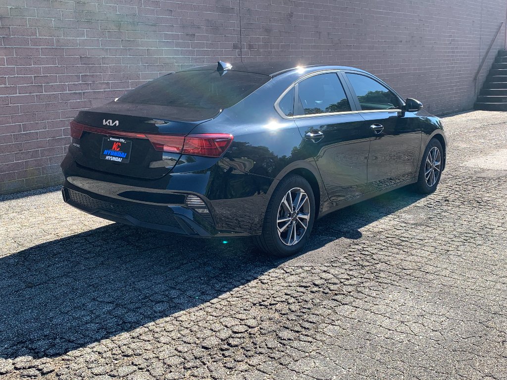 Used 2023 Aurora Black Kia LXS image 5