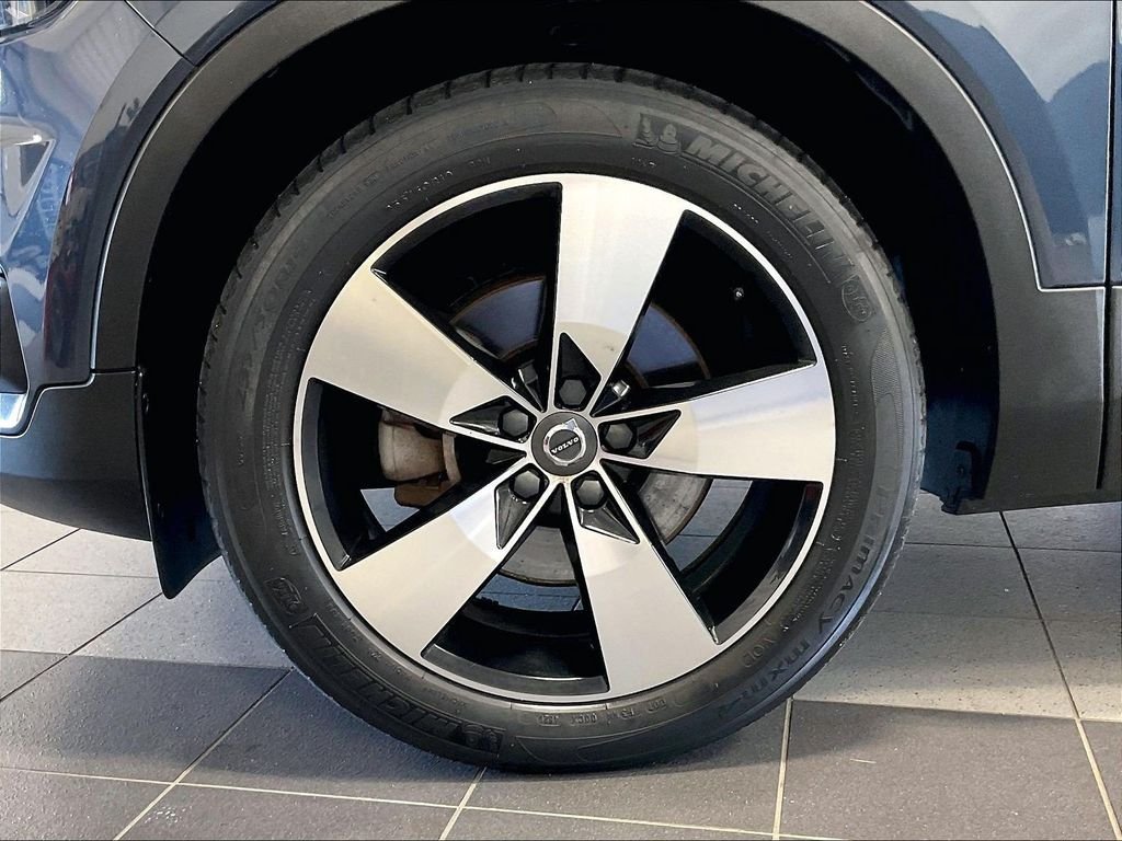 Used 2021 Blue Volvo Momentum image 7