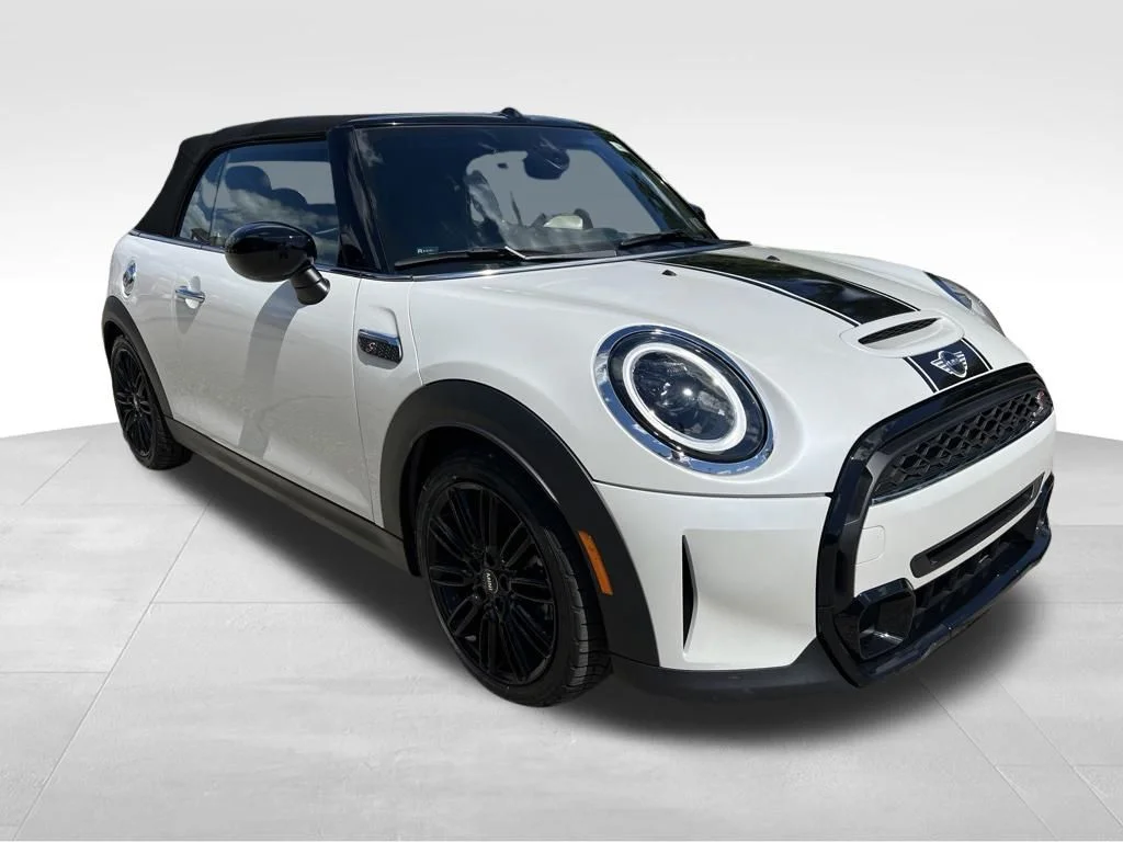 Used 2024 White MINI Signature image 9