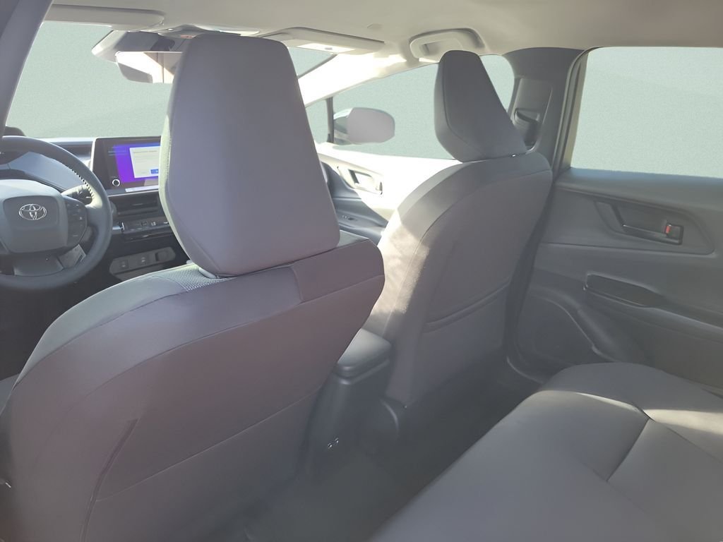 2026 Toyota Prius LE - Photo 10