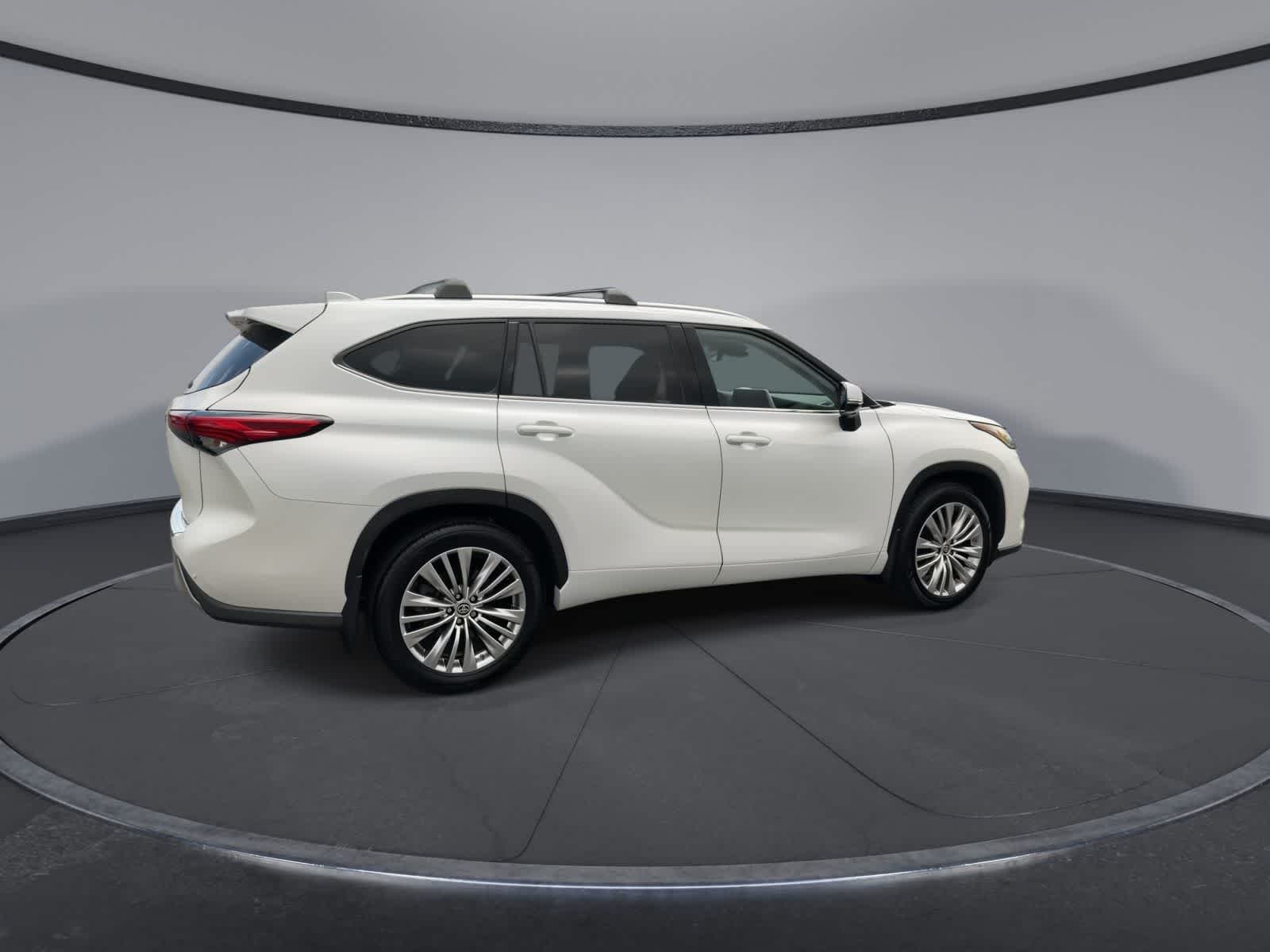 Used 2023 Wind Chill Pearl Toyota Platinum image 8