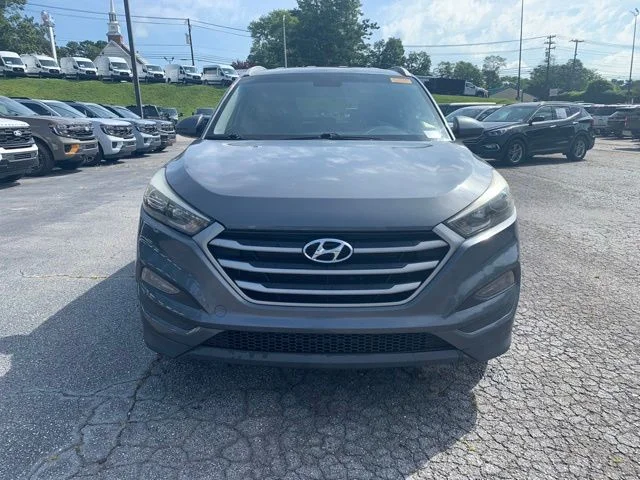 Used 2017 Gray Hyundai SE image 3