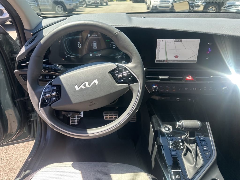 Used 2023 Green Kia SX Touring image 28