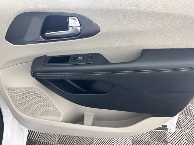 Used 2023 White Chrysler Touring L image 22