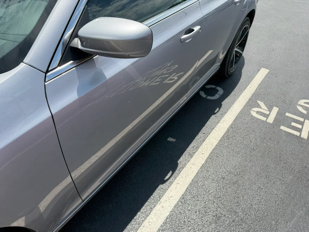 Used 2015 Silver Chrysler Limited image 3