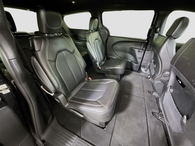 Used 2025 Black Chrysler Select image 26