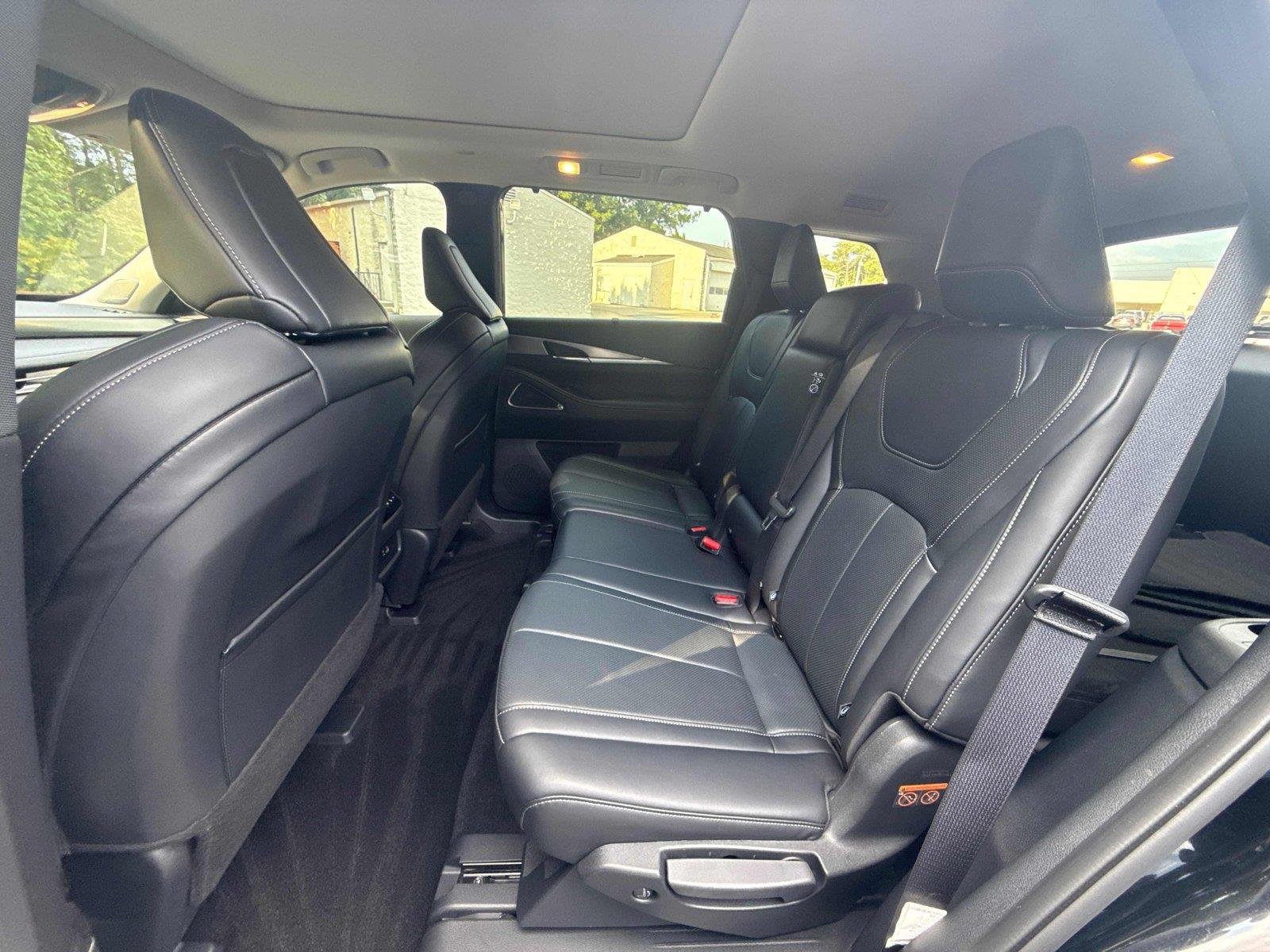 Used 2025 Mineral Black INFINITI LUXE image 12