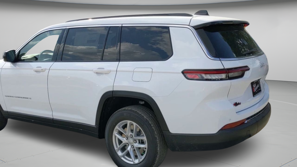 New 2025 Bright White Clear-Coat Exterior Paint Jeep Laredo image 41