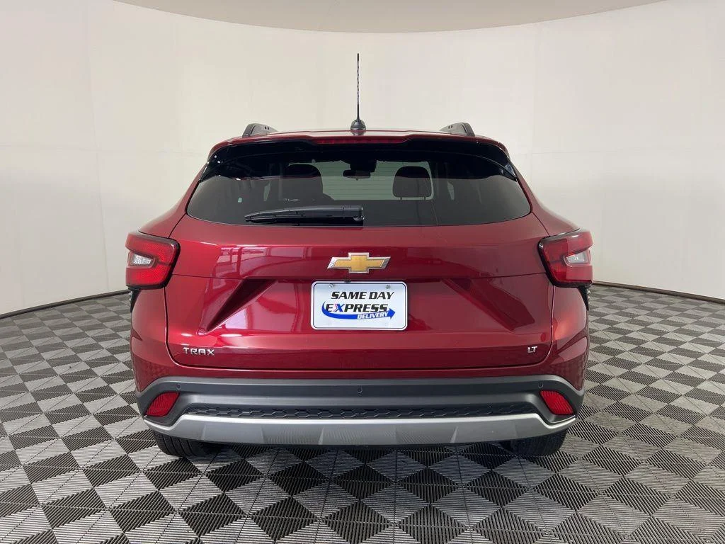 Used 2025 Crimson Chevrolet LT image 24