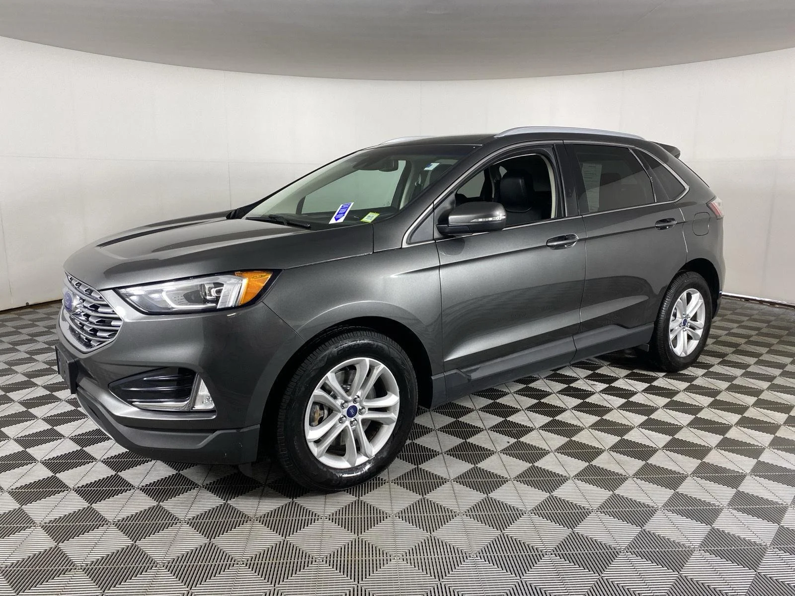 Used 2020  Ford SEL image 3