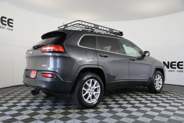 Used 2016 Gray Jeep Latitude image 27