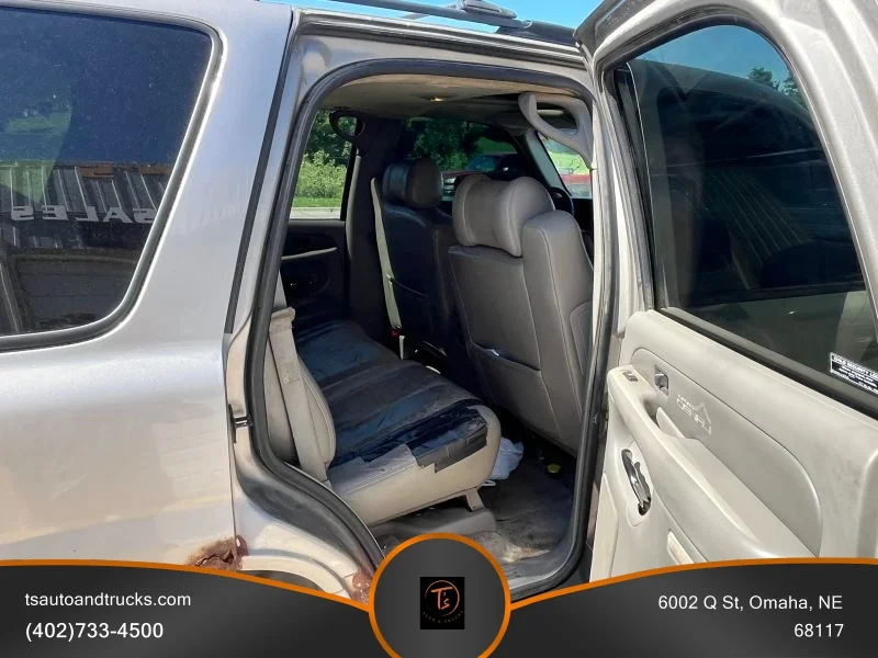 Used 2001 Silver GMC Denali Sport Utility 4D image 15