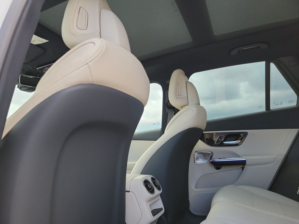 New 2027 Polar White Mercedes-Benz GLC 300 image 11