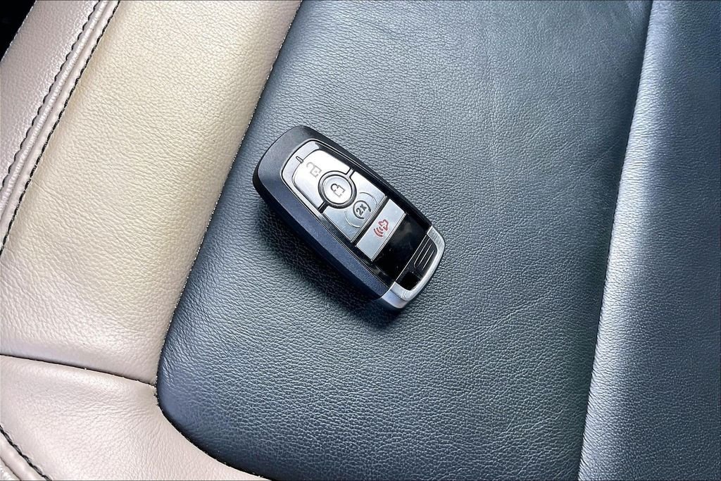 Used 2021 Green Ford Wildtrak image 8