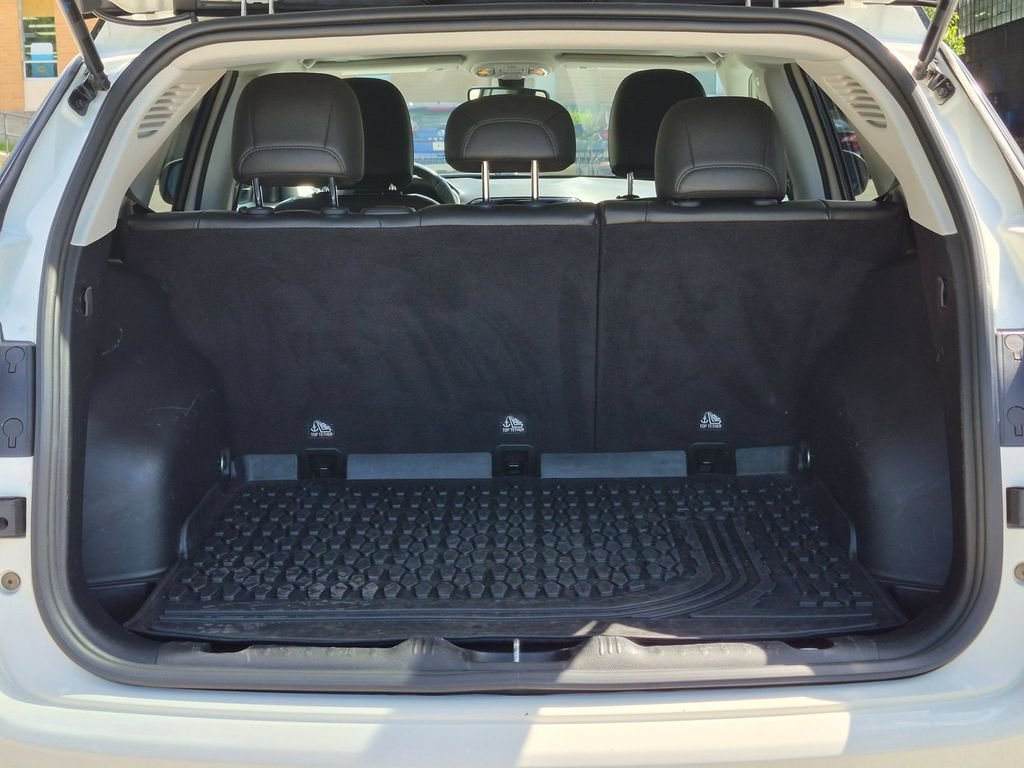 Used 2020 White Jeep Latitude image 6
