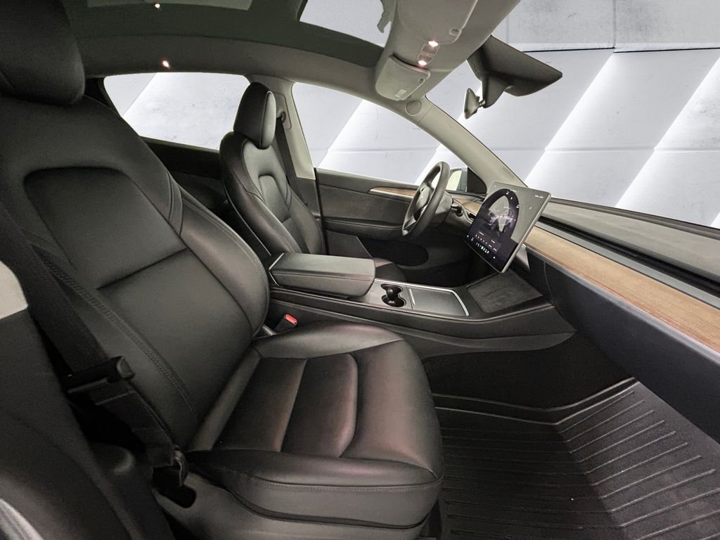 Used 2025  Tesla Long Range image 13