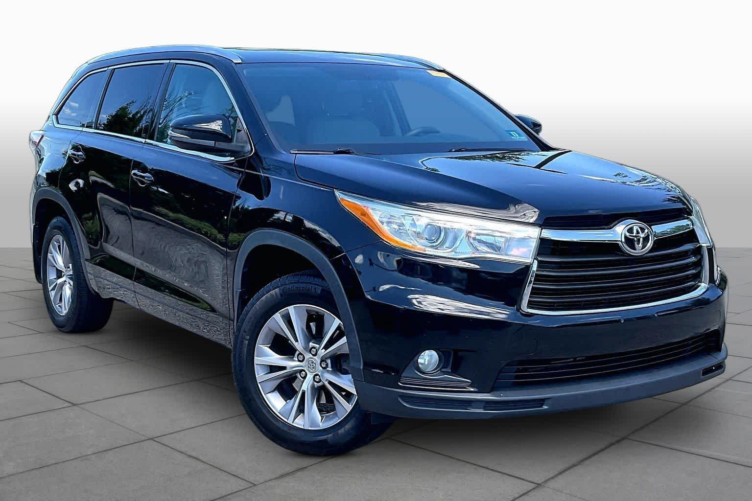 Used 2014 Attitude Black Metallic Toyota XLE image 4