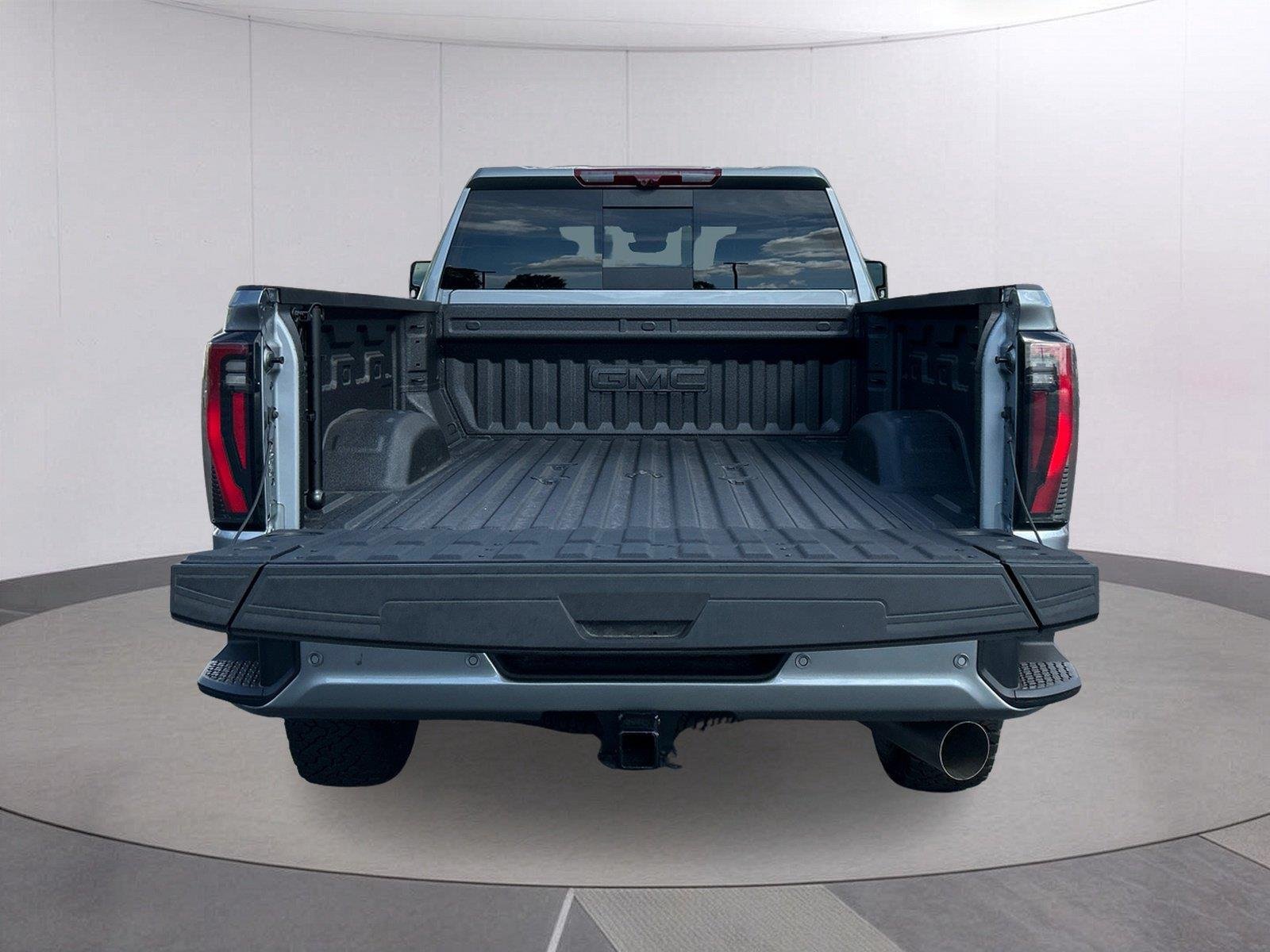 New 2026 Sterling Metallic GMC AT4 image 5