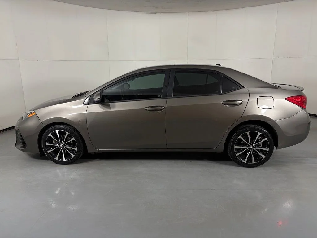 Used 2018 Gray Toyota SE image 6