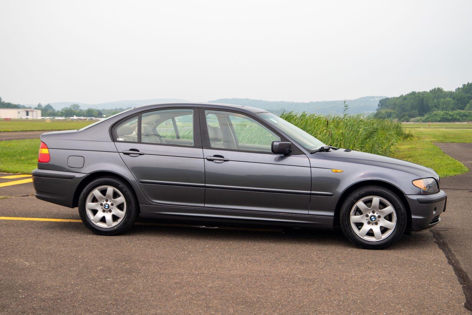 Used 2002 GREY BMW 325xi image 12