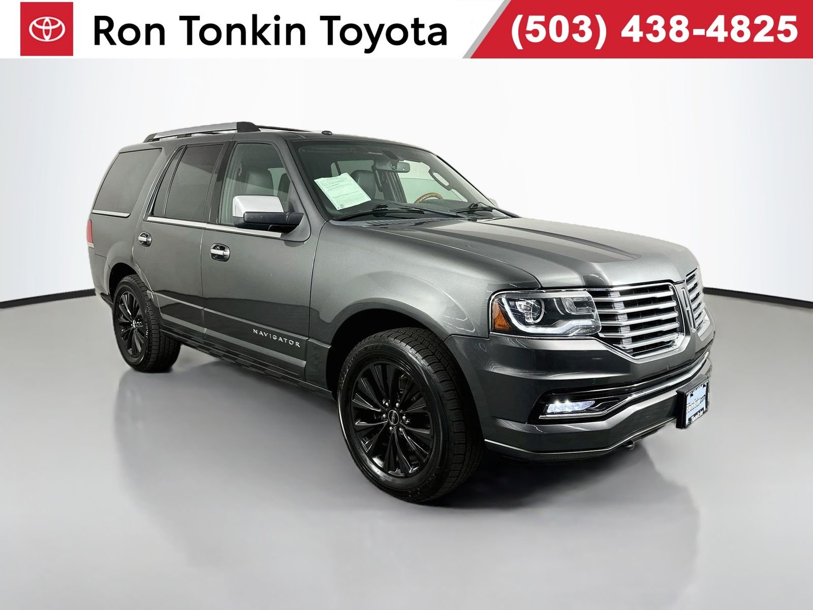 Used 2015 Magnetic Metallic Lincoln Base image 1