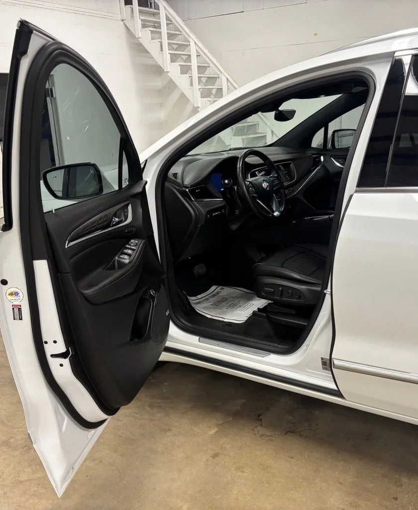 Used 2022 White Buick Avenir image 22