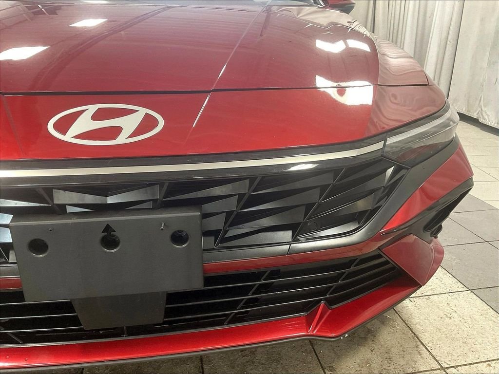Used 2025 Red Hyundai Limited image 32