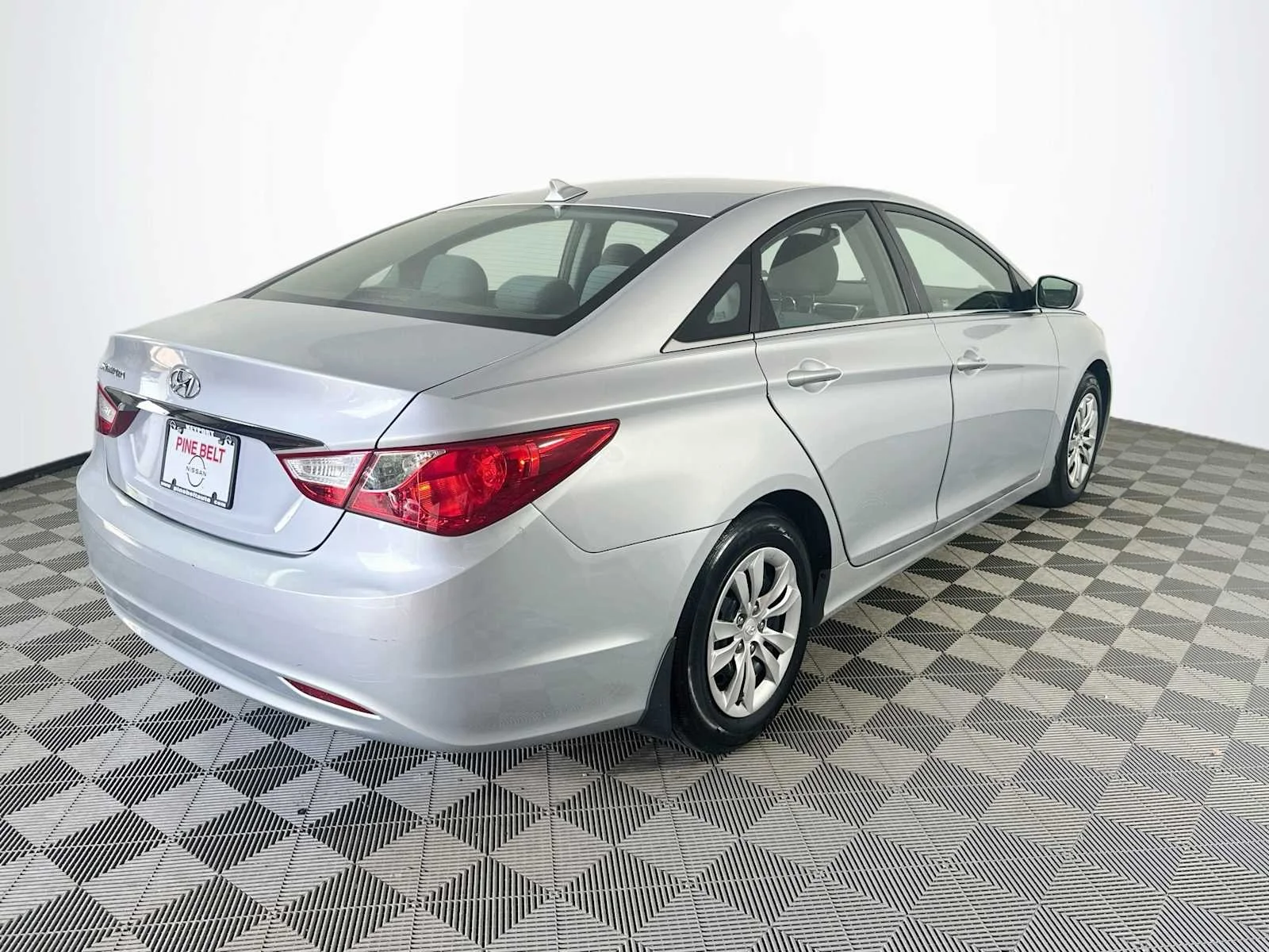 Used 2012 Radiant Silver Hyundai GLS PZEV image 4