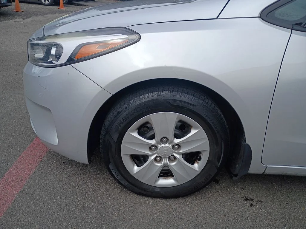 Used 2017 Silky Silver Kia LX image 8