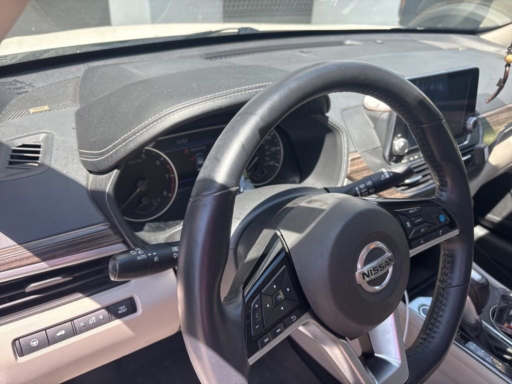 Used 2019 White Nissan 2.5 SL image 6