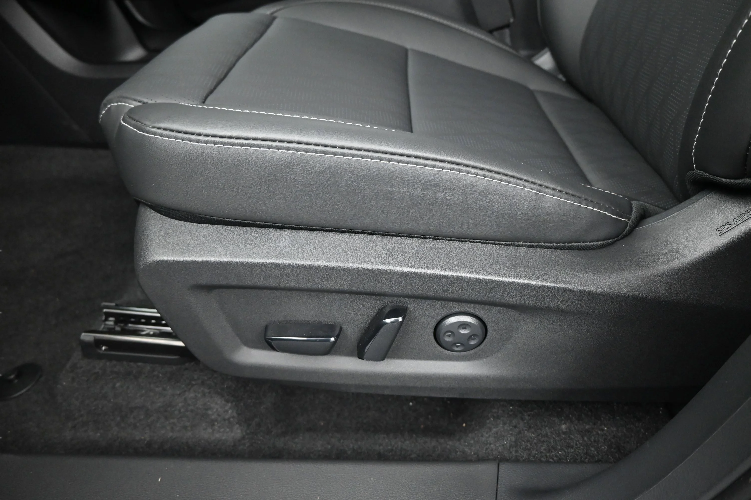 New 2026 Super Black Nissan Platinum image 10