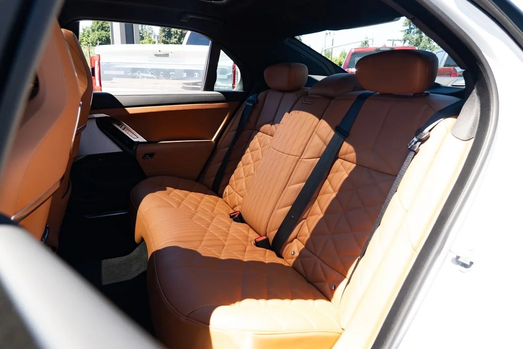 Used 2025 White BMW 740i xDrive image 22