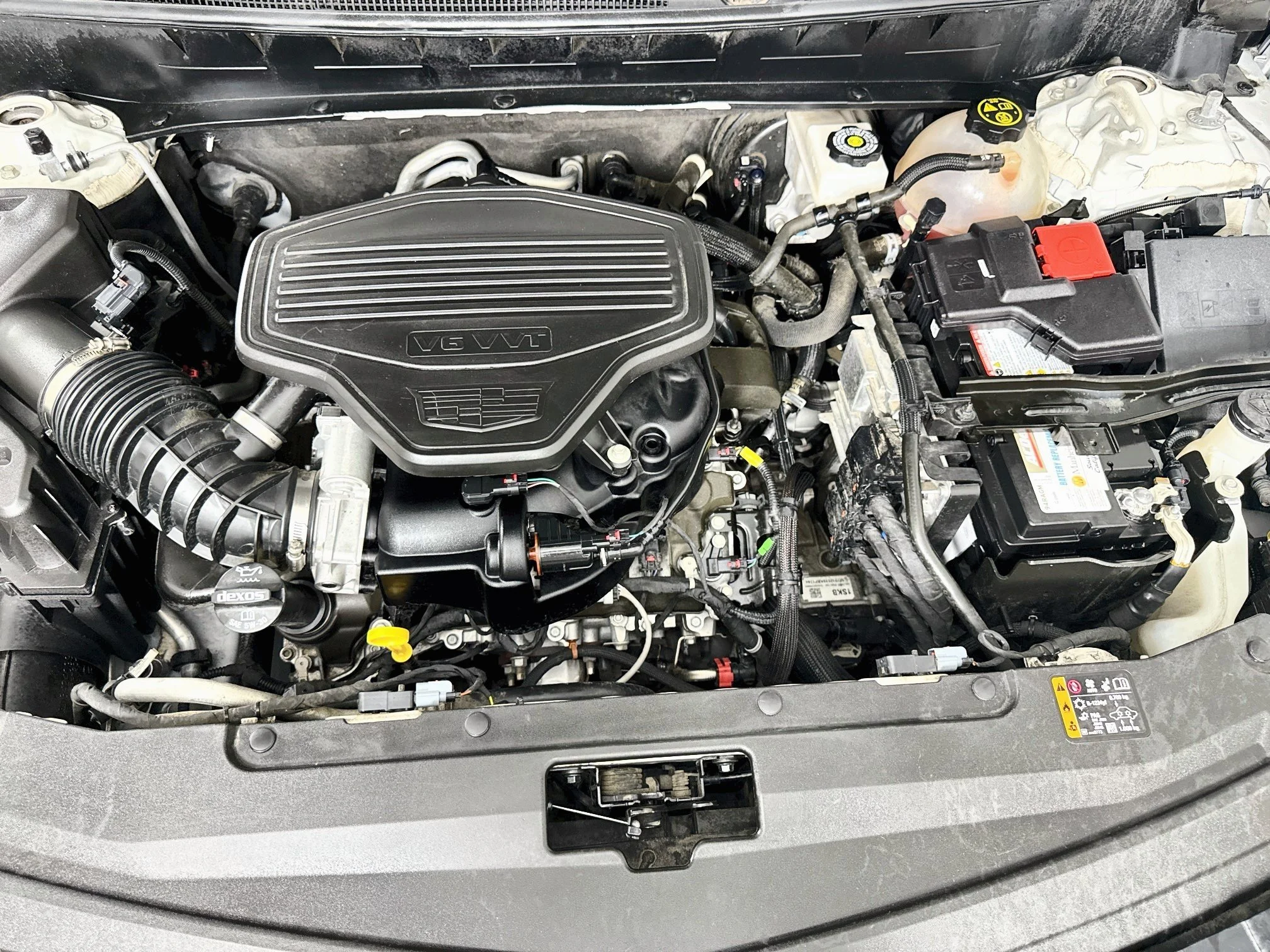 Used 2022 CRYSTAL WHITE TRICOAT Cadillac Sport image 34