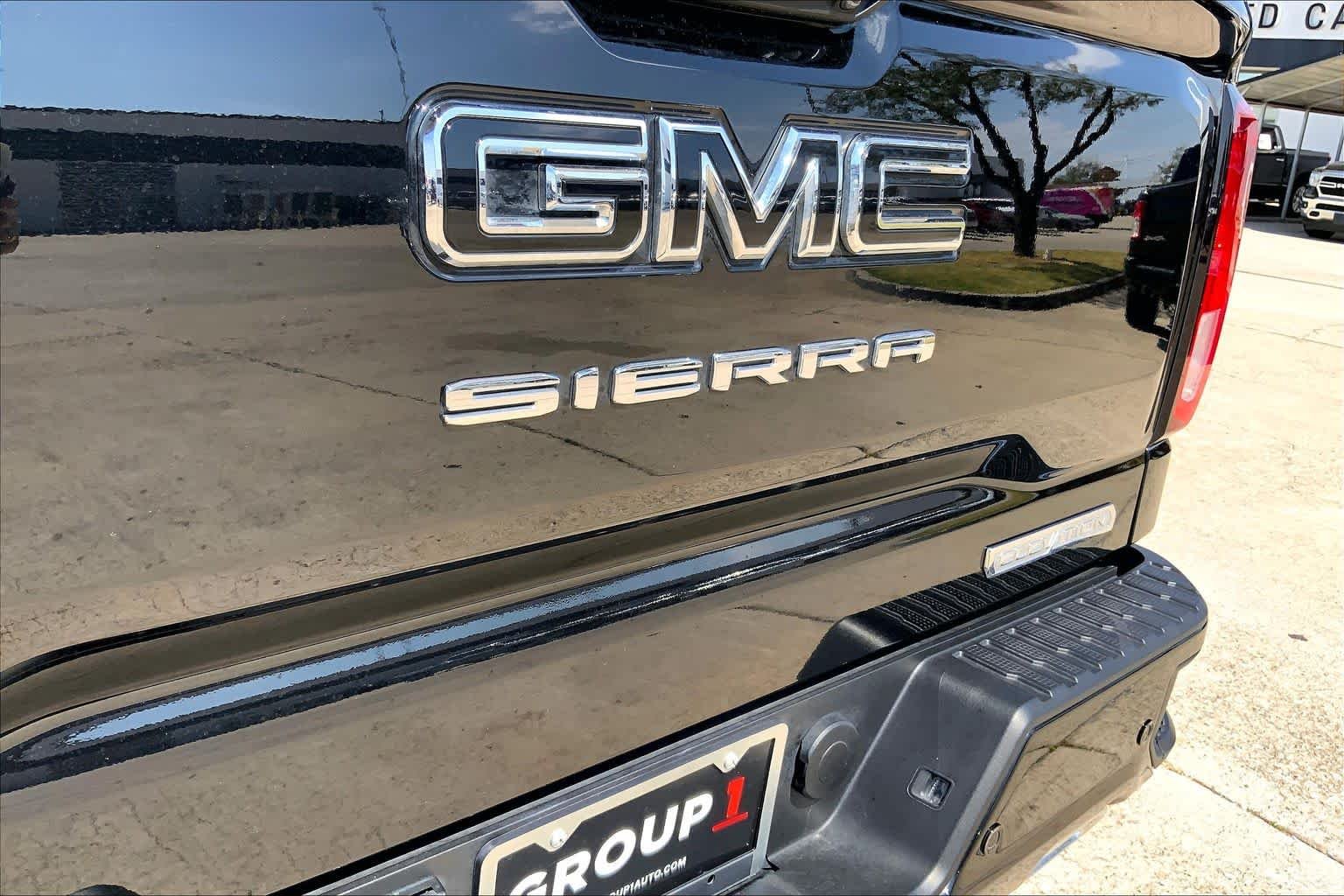 Used 2025 Onyx Black GMC Elevation image 10