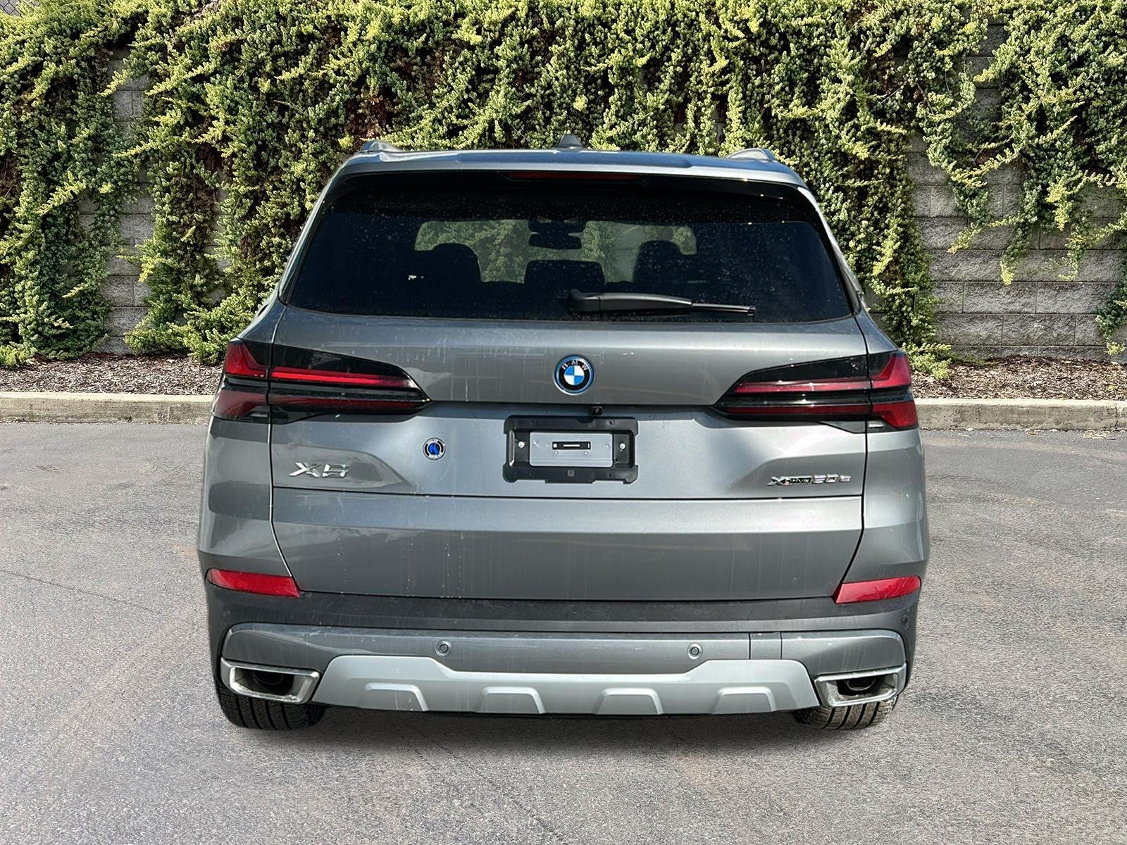 New 2026 Skyscraper Grey Metallic BMW xDrive50e image 6