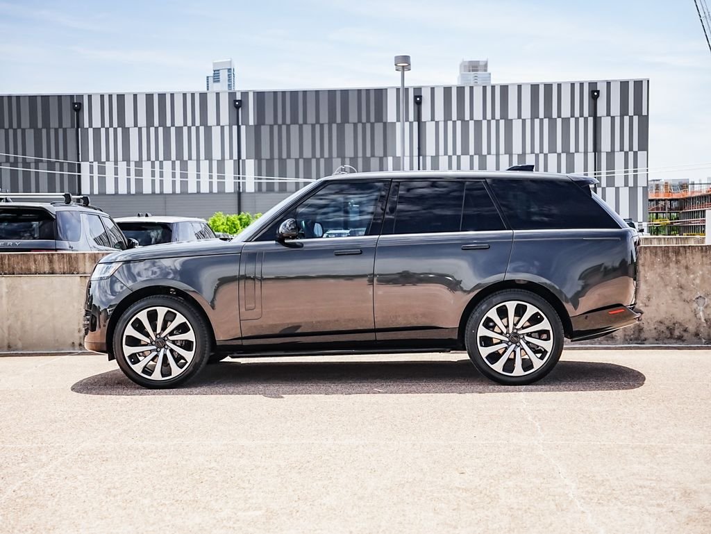 Used 2025 Gray Land Rover SE image 5