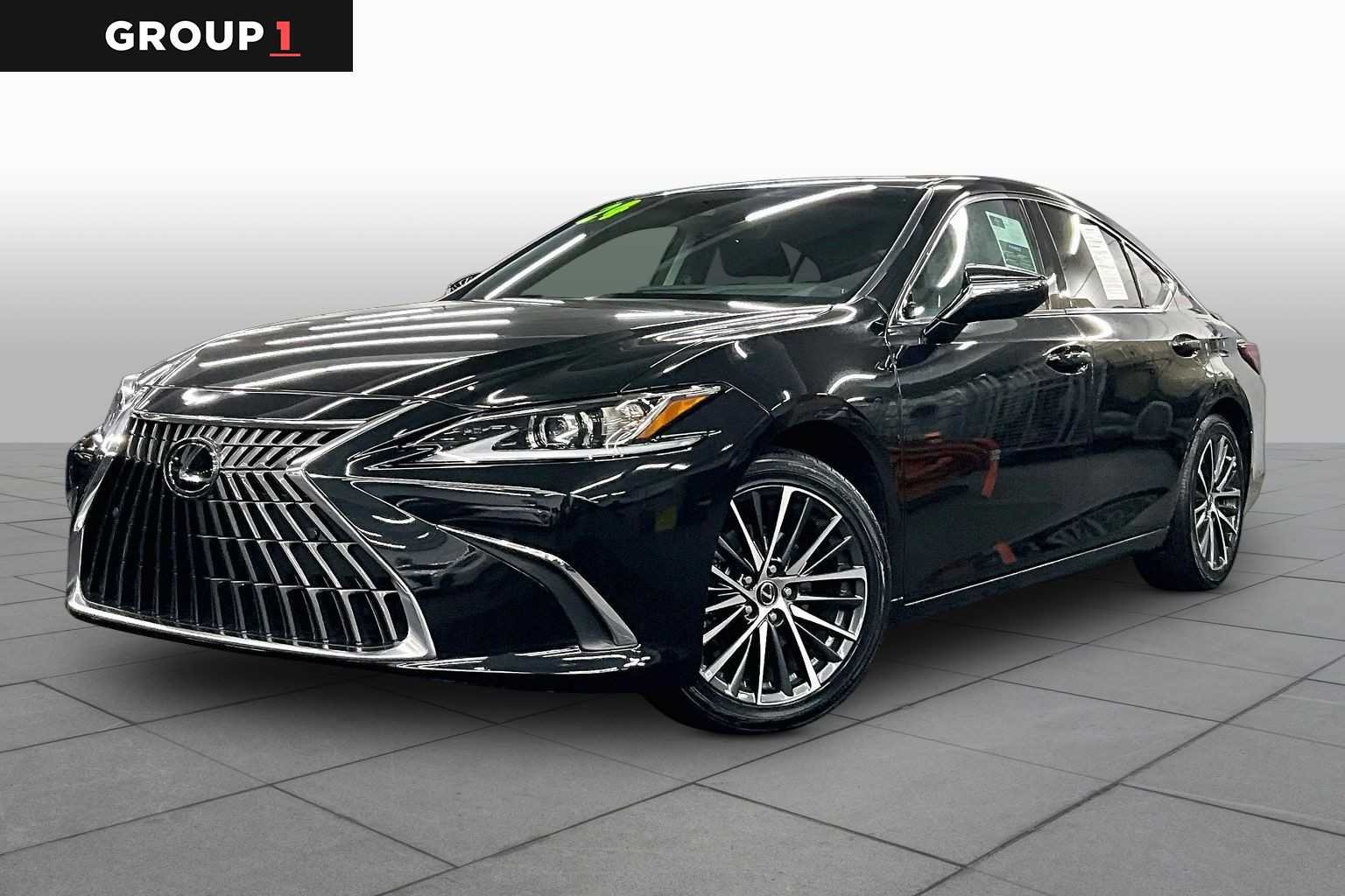 2024 Lexus ES 300h 300h's photo