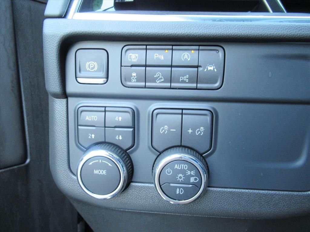 Used 2025 Gray Chevrolet Z71 image 20