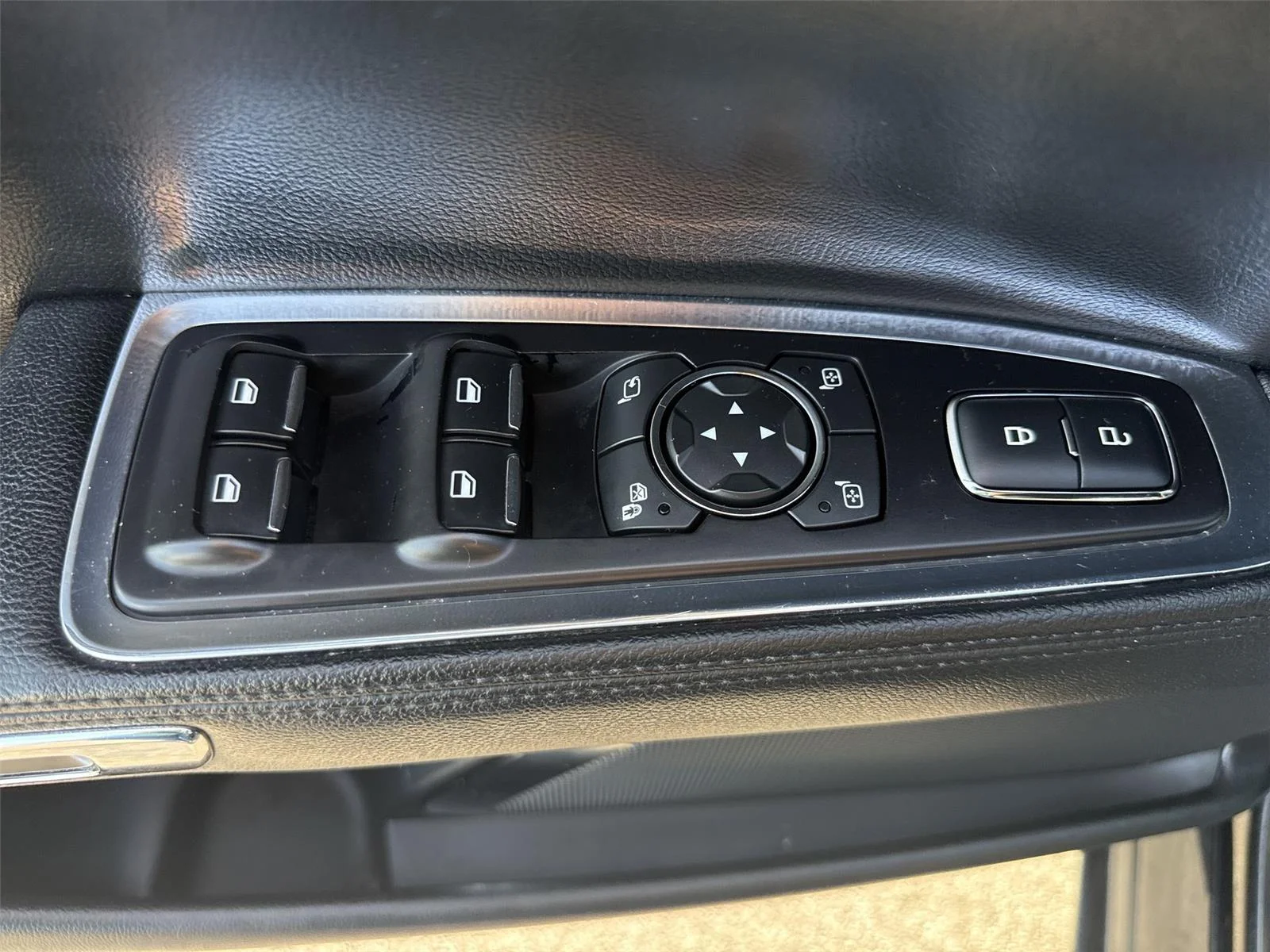 Used 2019 Infinite Black Metallic Lincoln Select image 13