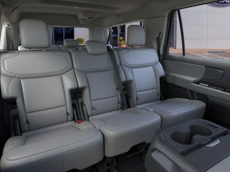 New 2026 Oxford White Ford MAX Active image 11