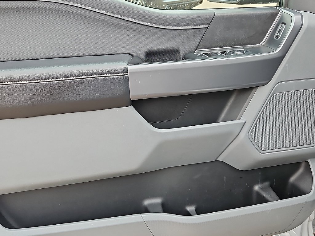 Used 2025 White Metallic Ford XLT image 18