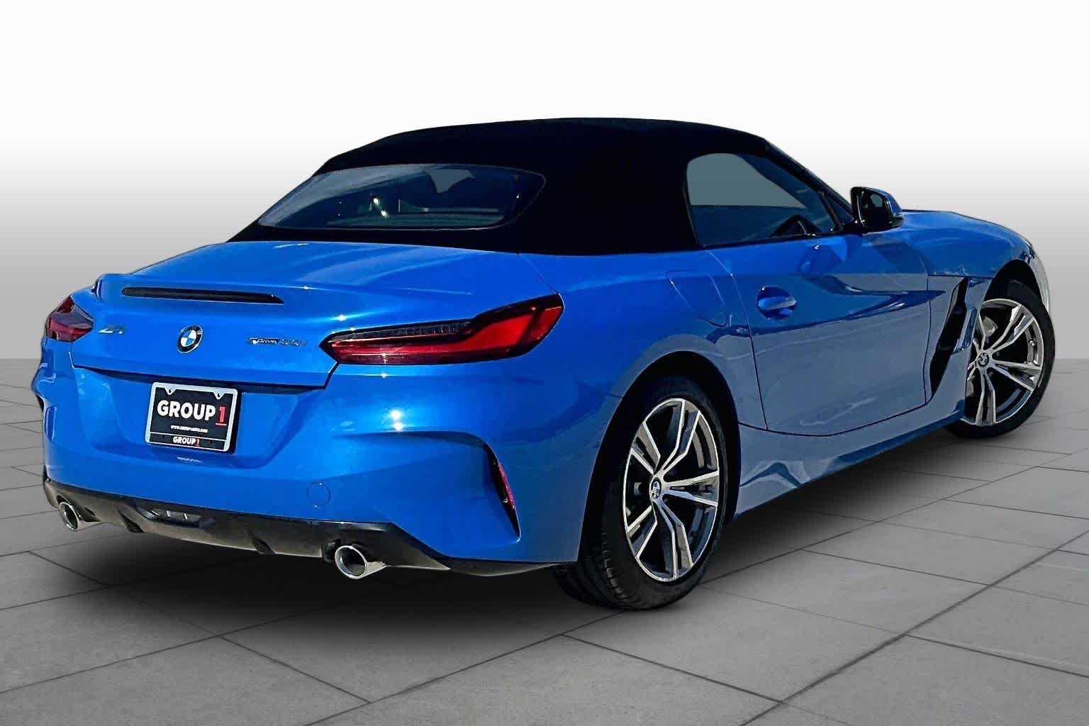 Used 2022 Misano Blue Metallic BMW sDrive30i image 11