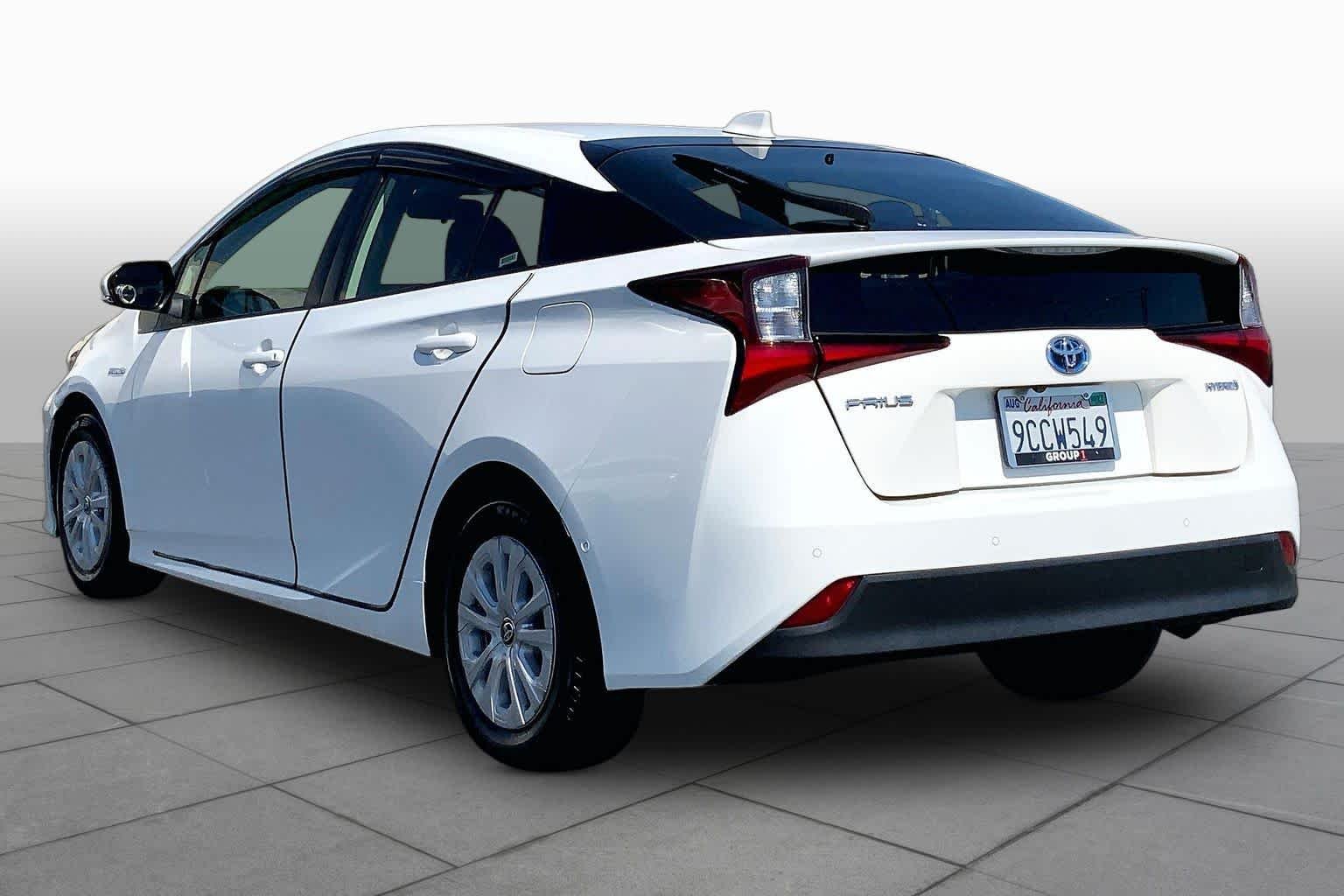 Used 2022 White Toyota LE image 11