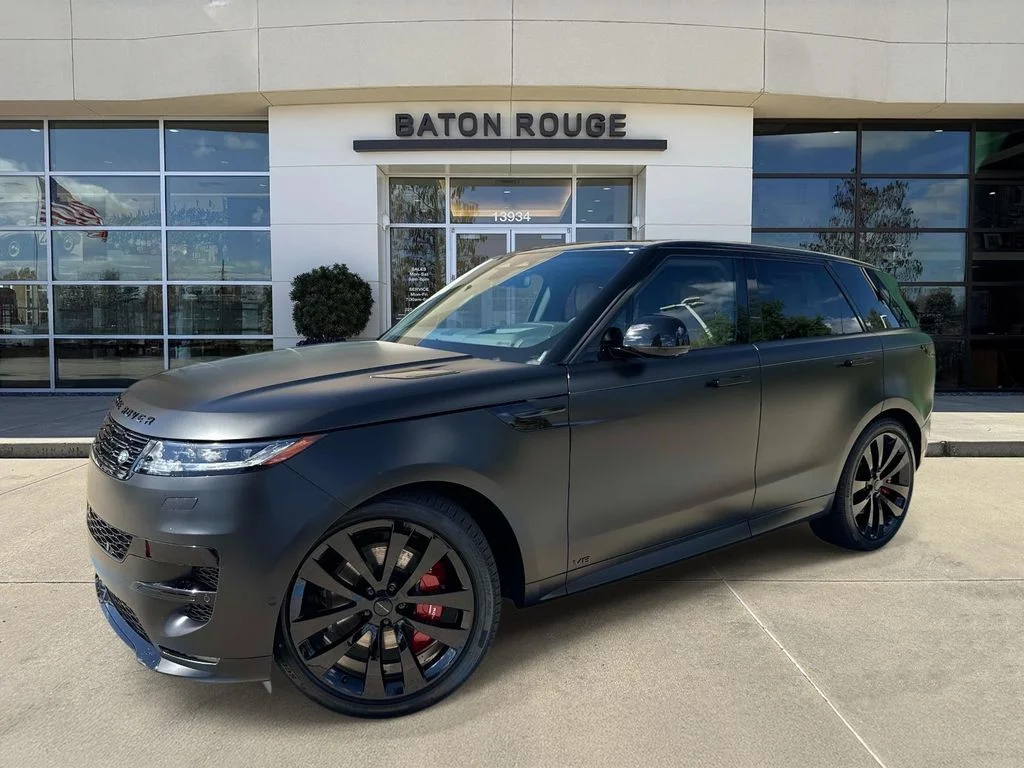 New 2026 Santorini Black Land Rover Dynamic SE image 1