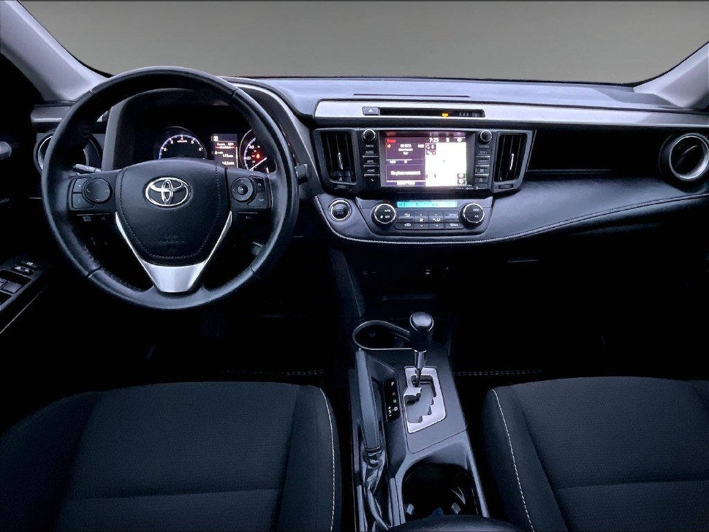 Used 2018 Black Currant Toyota XLE image 19