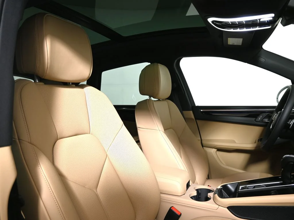 2026 Porsche Macan T - Photo 40